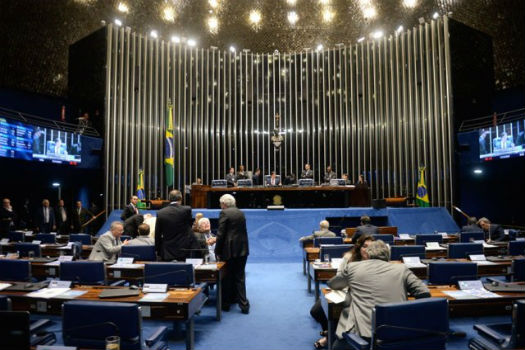 Sancionada lei que repassa R$ 1,9 bilhão a Estados e Municípios referente à FEX